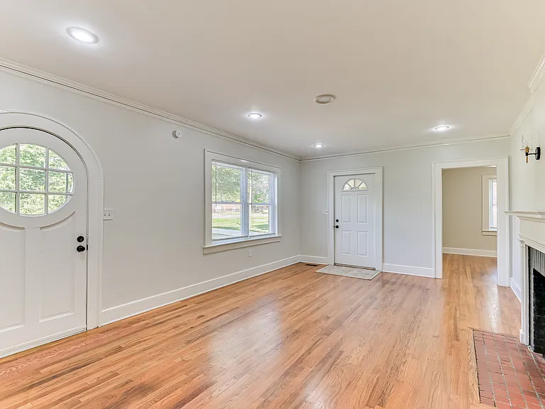 2353 Redwood Dr — Photo 8
