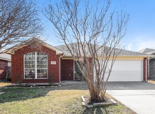 1011 Caliente Dr, Grand Prairie, TX 75051