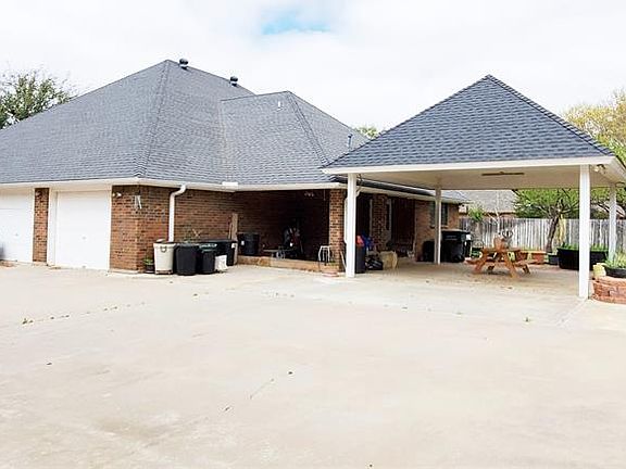 3rd image of 5 Hoylake Dr