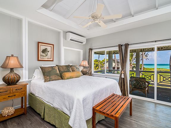 Master suite with private deck King adjustable bed