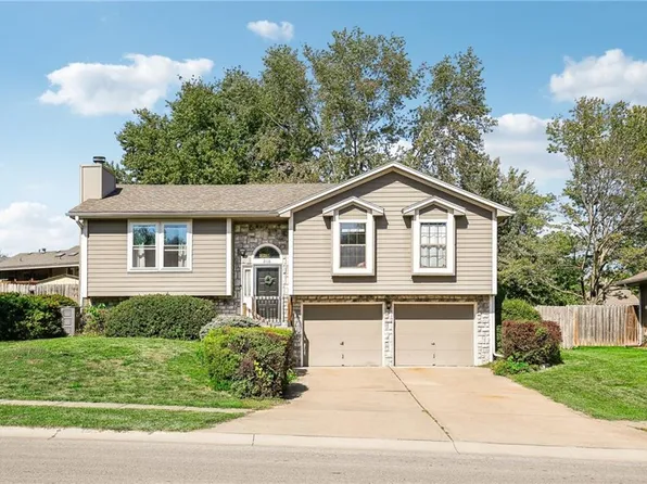 2116 SE 3rd St, Lees Summit, MO 64063