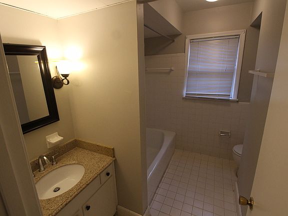 3rd image of 3213 Kemmons Dr APT 1