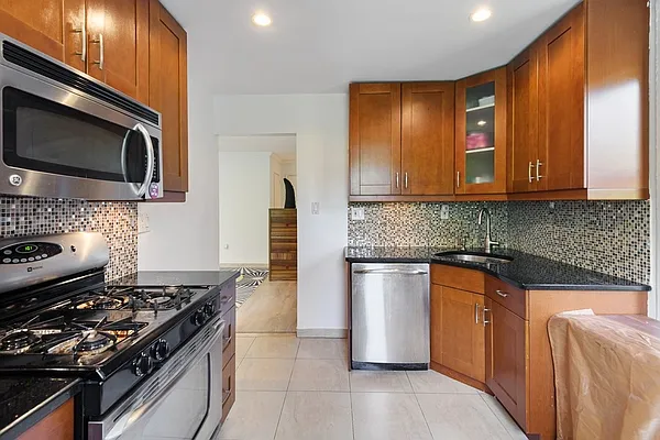 Sold by Shares of New York Marketing LLC | media 19