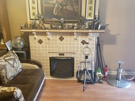 3rd image of 219 E Wishart St