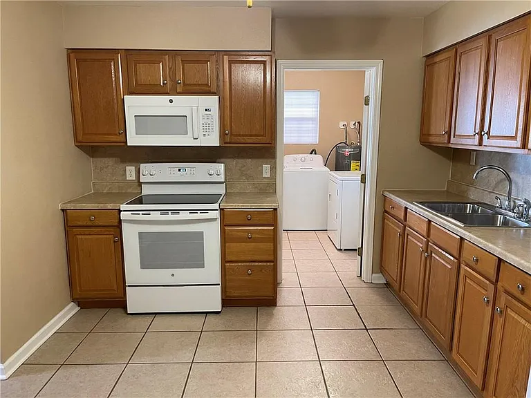 8506 Deerfield St — Photo 6