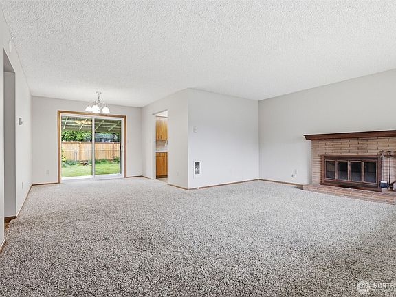 4th image of 3011 NE 44th Street
