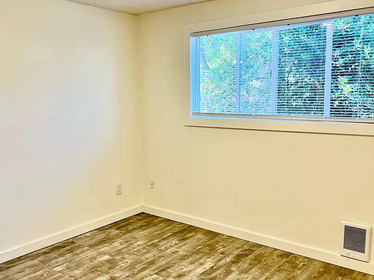 220 E Sunset Way #3 — Photo 8