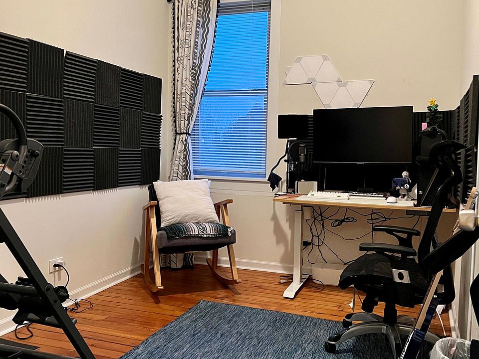 2nd image of 1004 W 19th St #3R