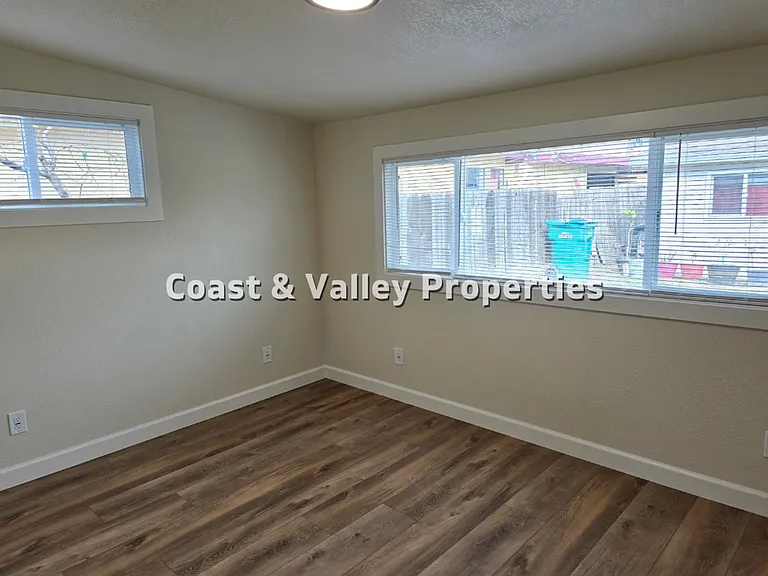 402-408 N Vanderhurst Ave #&-322-326 — Photo 8