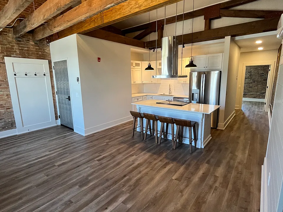 101 S Main St #302