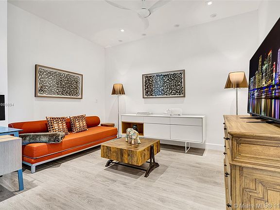 2nd image of 1331 Brickell Bay #611
