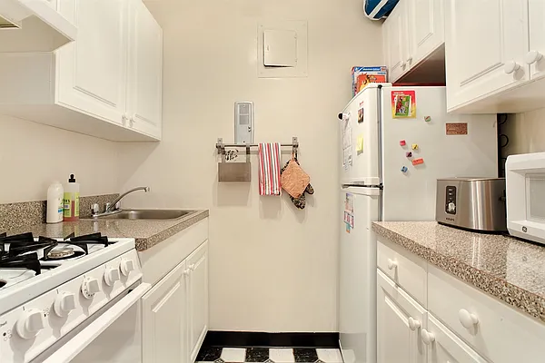 Sold by Corcoran | media 16