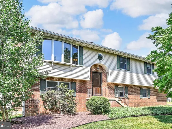 648 W Spring St, Fleetwood, PA 19522