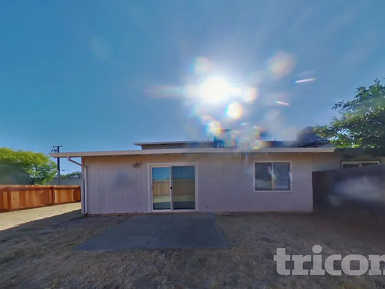 1630 E Lake Ct — Photo 13