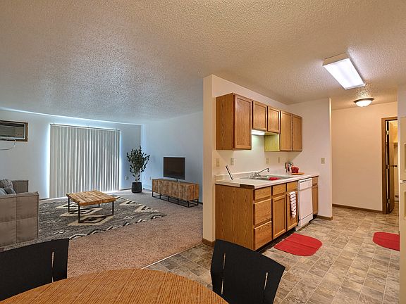 Fargo, ND Country Edge Apartments | Living