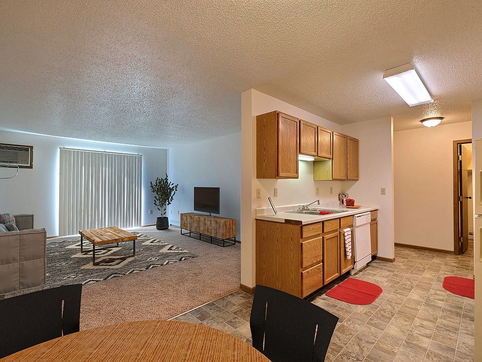Fargo, ND Country Edge Apartments | Living