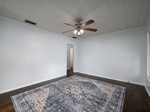 4th image of 110 Starnes St