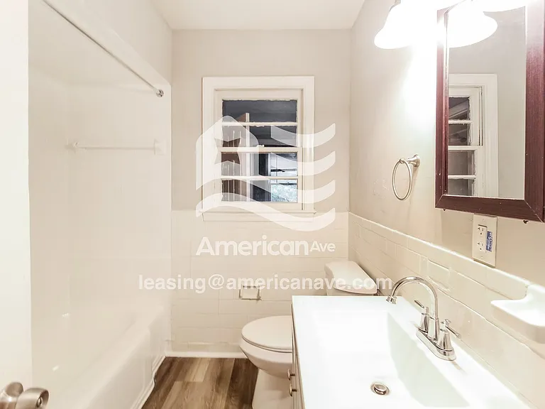 1768609_010_main_bathroom_13708854.jpg