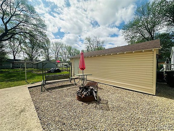 3rd image of 308 Opal St
