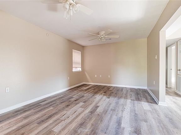 4th image of 6135-37 Bellaire Dr