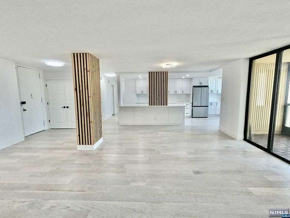 1st image of 300 Winston Dr APT 2018