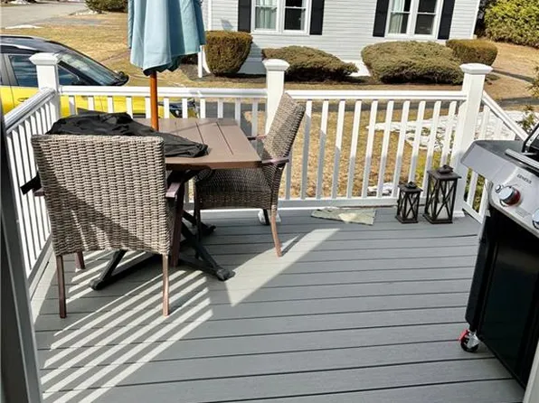 16 Valiant Dr, Coventry, RI 02816