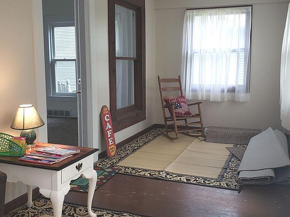 5th image of 211 Maplewood Ave