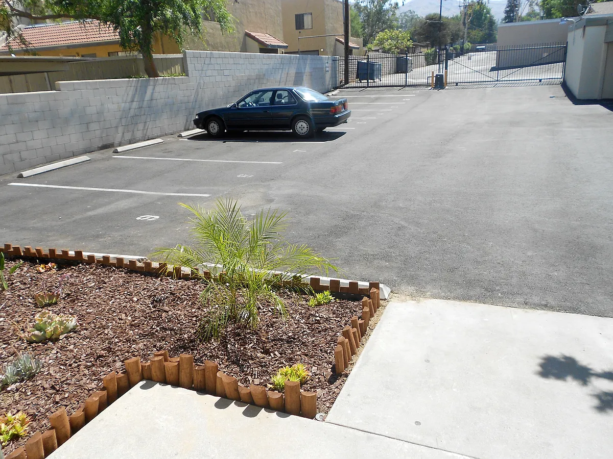 Building Photo - 3000 Canyon Crest Dr #5