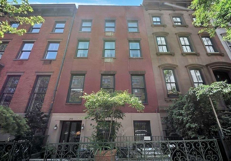 1st image of 212 E 18th St #2B