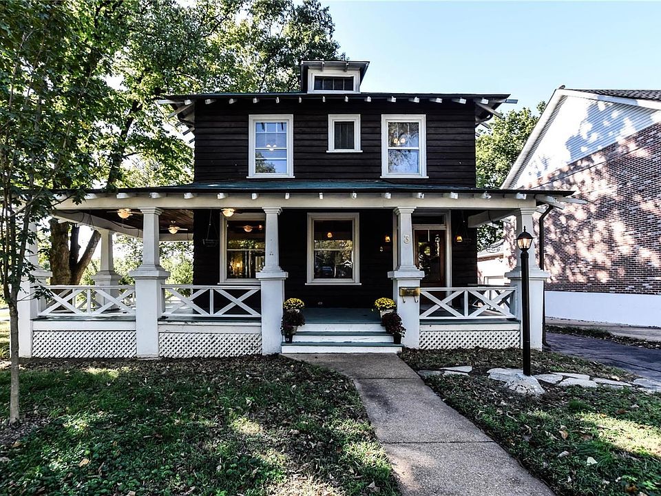 Welcome to this Arts & Crafts home in the wonderful Glendale community