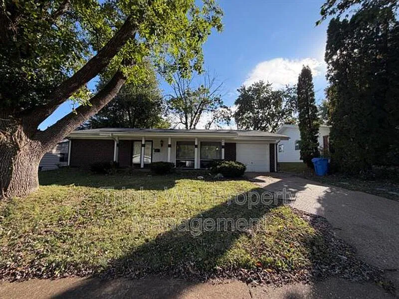 3 bed, 2.0 bath, 1645 sqft, $1,595 — Photo 2