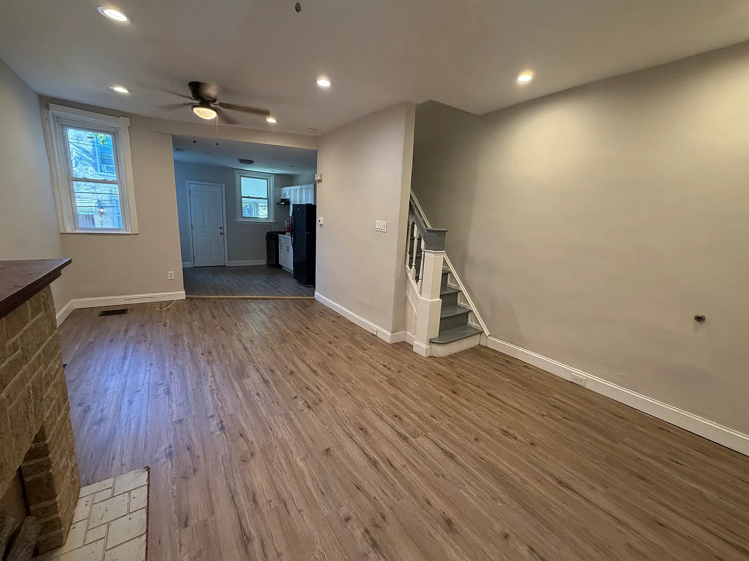 2 bed, 828 sqft, $1,600 — Photo 2