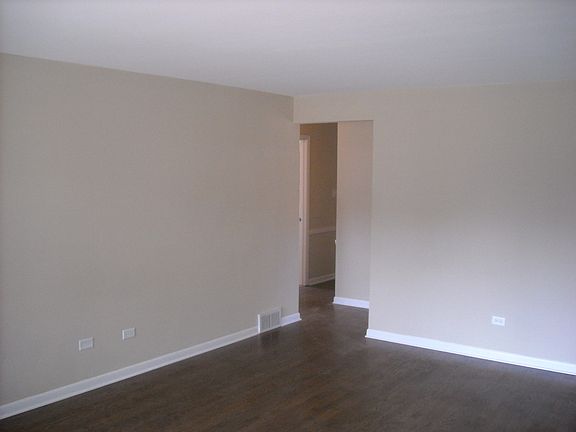 4th image of 604 Escanaba Ave