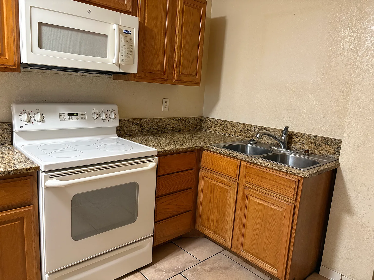 700 W Monroe Ave — Photo 2