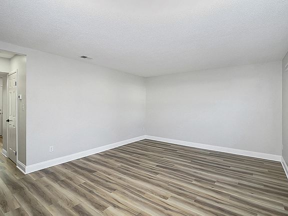 2nd image of 1524 Waybridge Ln
