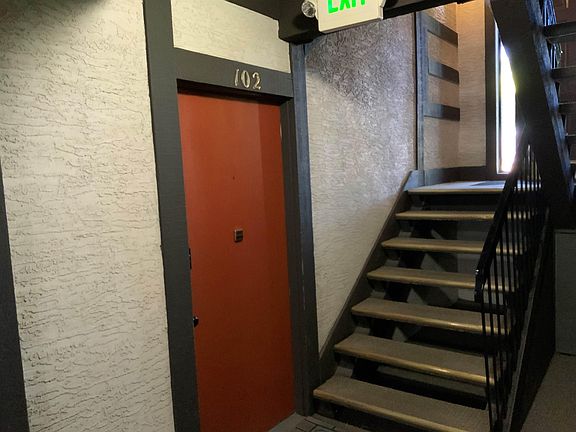 2nd image of 3146 Lakeside Dr APT 102