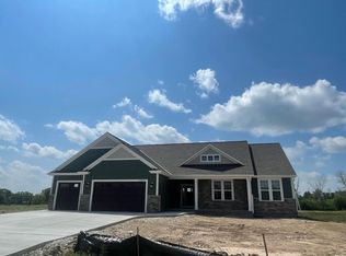 W176N7373 Amethyst Dr, Menomonee Falls, WI 53051