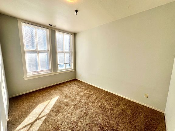 4th image of 305 S 16th St #207