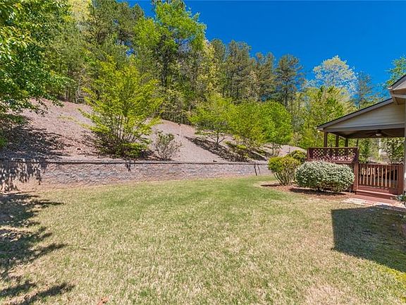 4th image of 387 Oak Forest Dr