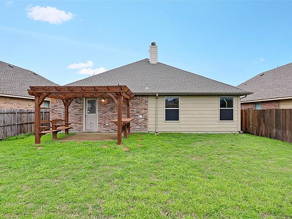 5th image of 488 Eisenhower Ln