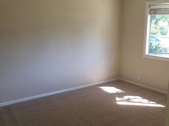 3rd image of 3165 Maddux Dr