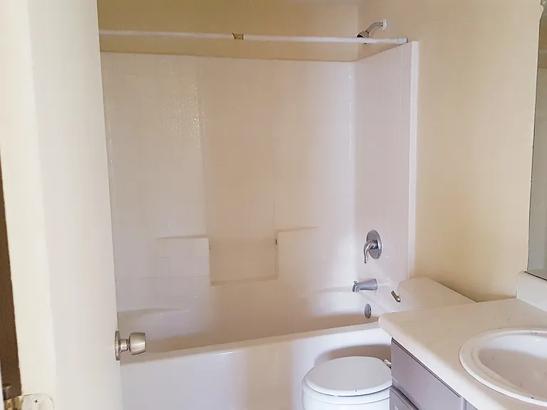 5040 S Maple Ct — Photo 4