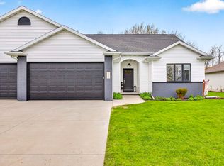 N9023 Spring Valley Rd, Menasha, WI 54952