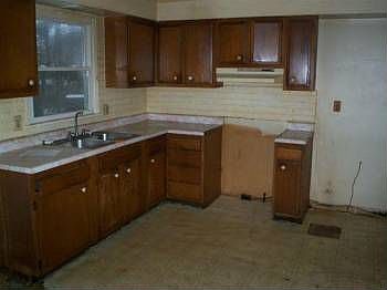 3rd image of 143 Sherwood Dr