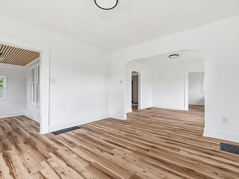 2446 Morton St — Photo 2