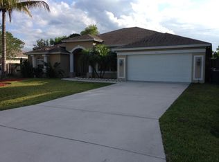 468 NW Ravenswood Ln, Port Saint Lucie, FL 34983