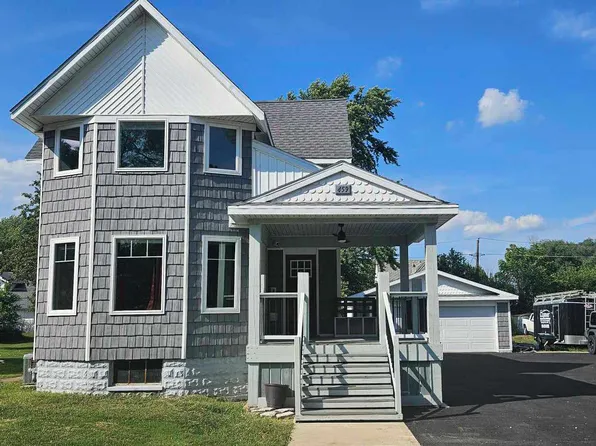 459 W Sheffield St, Saint Anne, IL 60964