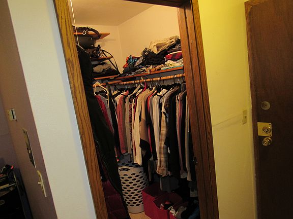 3rd image of 2533 N Oakland Ave APT 211