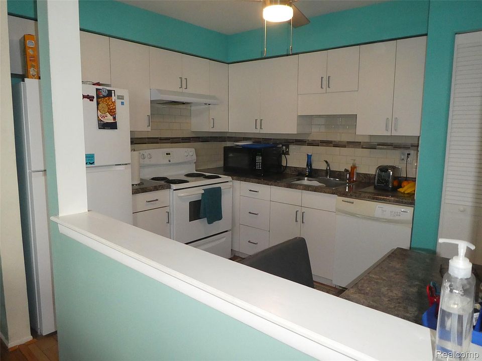 7482 Woodview St Apt 4, photo 8