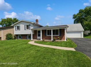 463 Pine Grove Ave, Gurnee, IL 60031